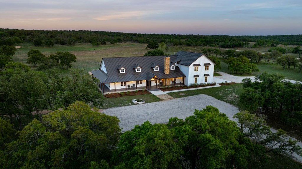 Dos Corazon Ranch with two primary homes and guest house