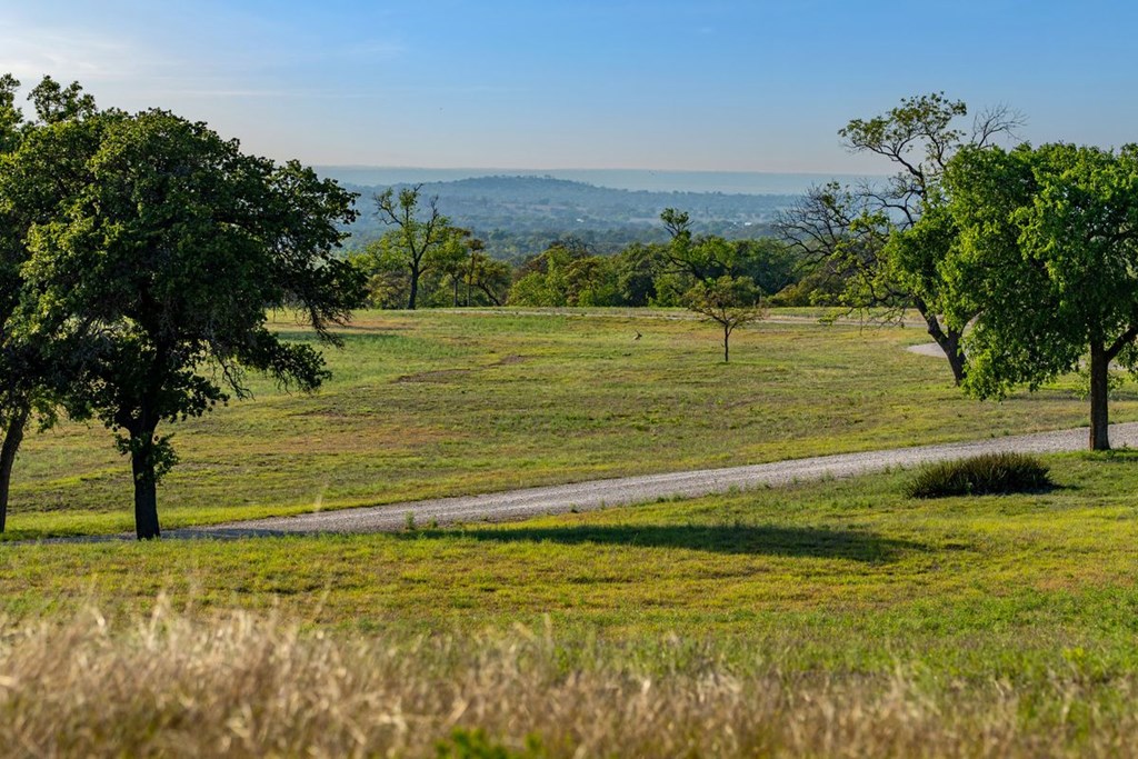 Dos Corazon Ranch with two primary homes and guest house